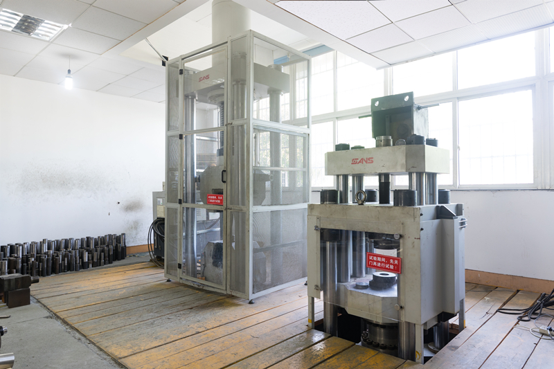 ටොන් 200-ඉලෙක්ට්රෝ-සර්වෝ-පරීක්ෂණ යන්ත්රය